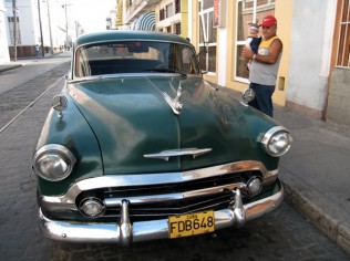 Vintage roadster, Cienfuegos